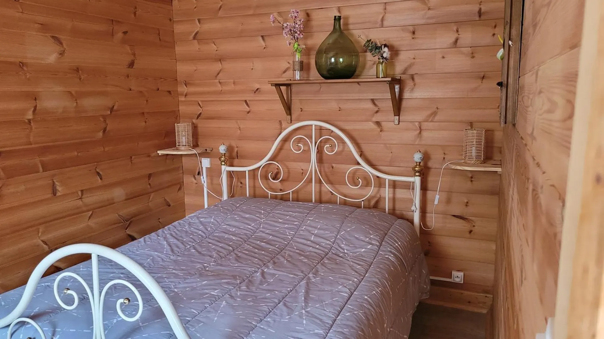 Luxury tent Au Petit Chalet Gigouzac France