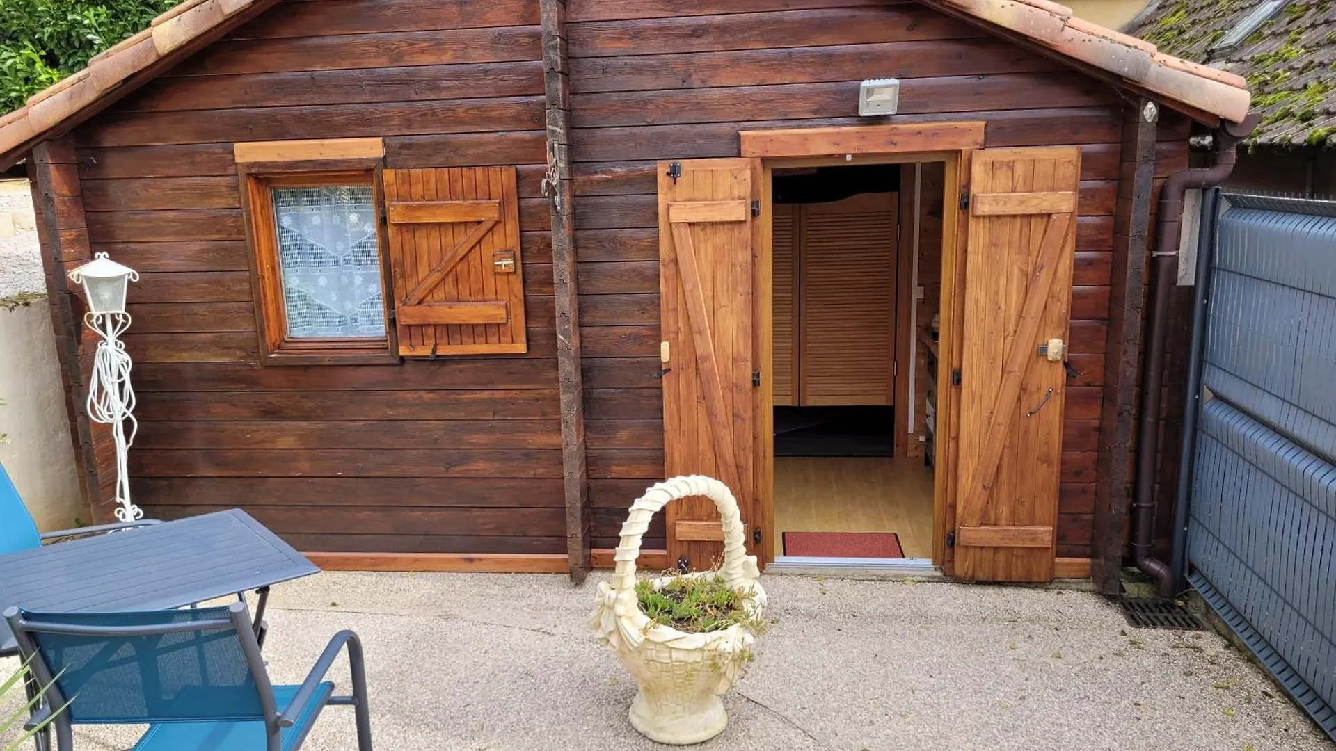 Luxury tent Au Petit Chalet Gigouzac